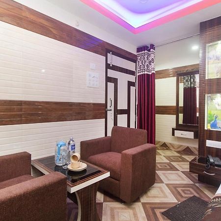 Oyo 16064 Tirupati Lodge Силигури Экстерьер фото