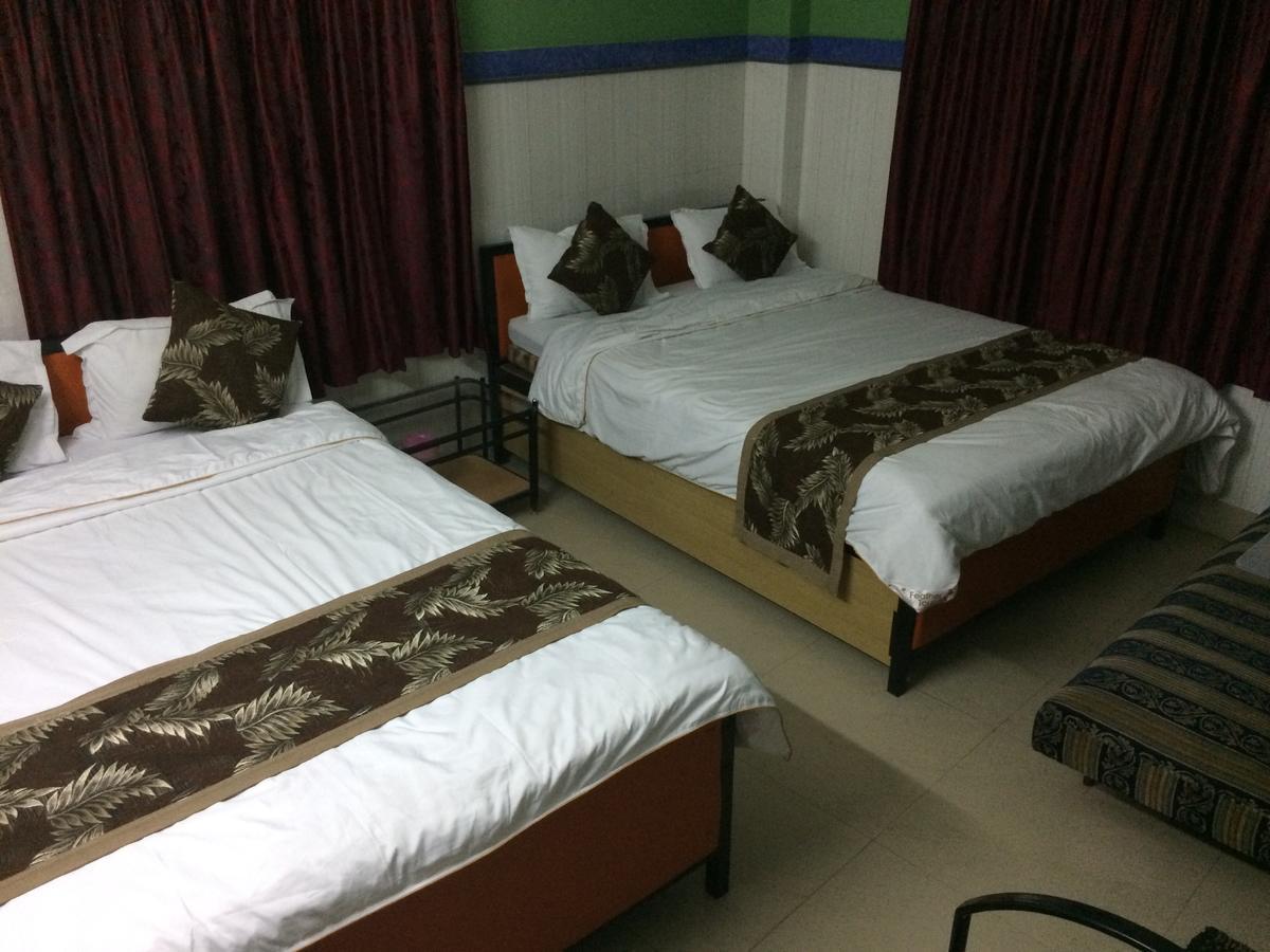 Oyo 16064 Tirupati Lodge Силигури Экстерьер фото