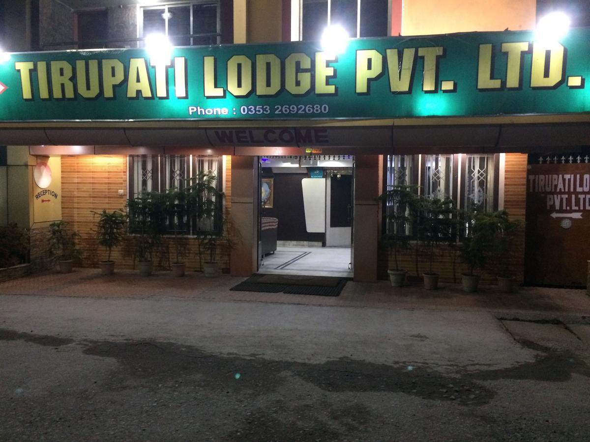 Oyo 16064 Tirupati Lodge Силигури Экстерьер фото