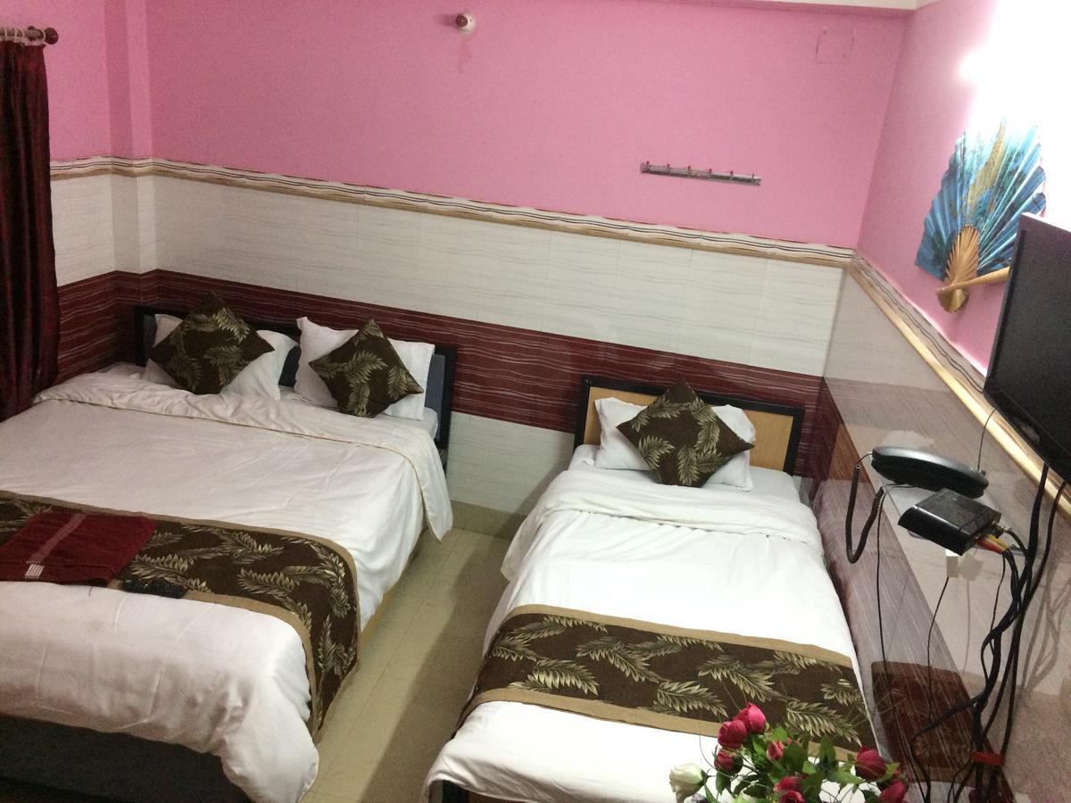 Oyo 16064 Tirupati Lodge Силигури Экстерьер фото