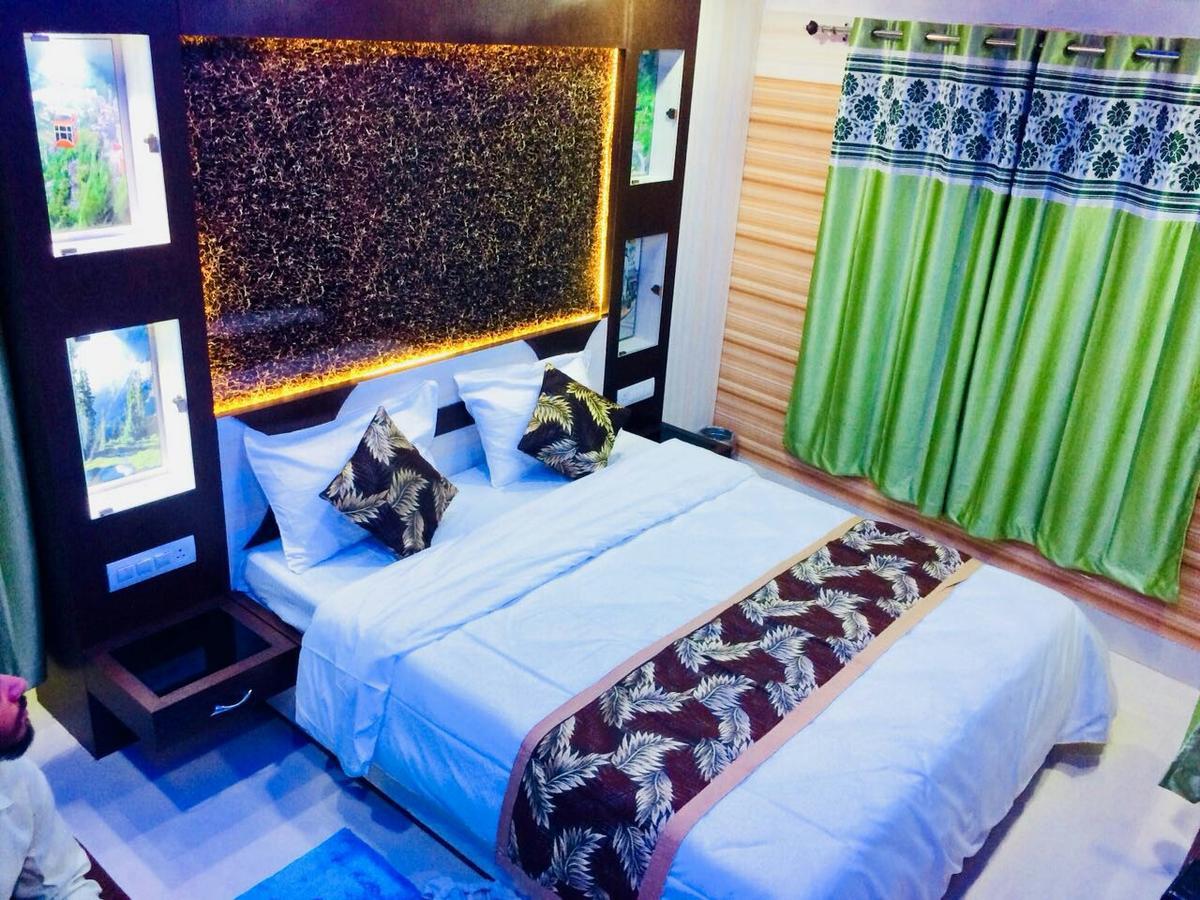 Oyo 16064 Tirupati Lodge Силигури Экстерьер фото