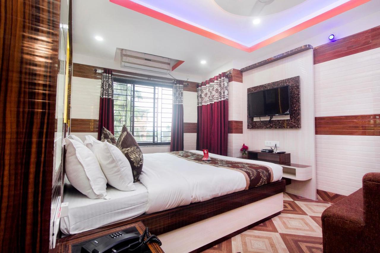 Oyo 16064 Tirupati Lodge Силигури Экстерьер фото