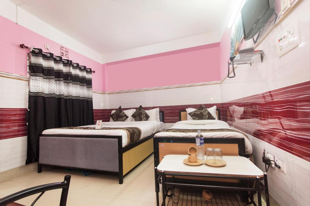 Oyo 16064 Tirupati Lodge Силигури Экстерьер фото