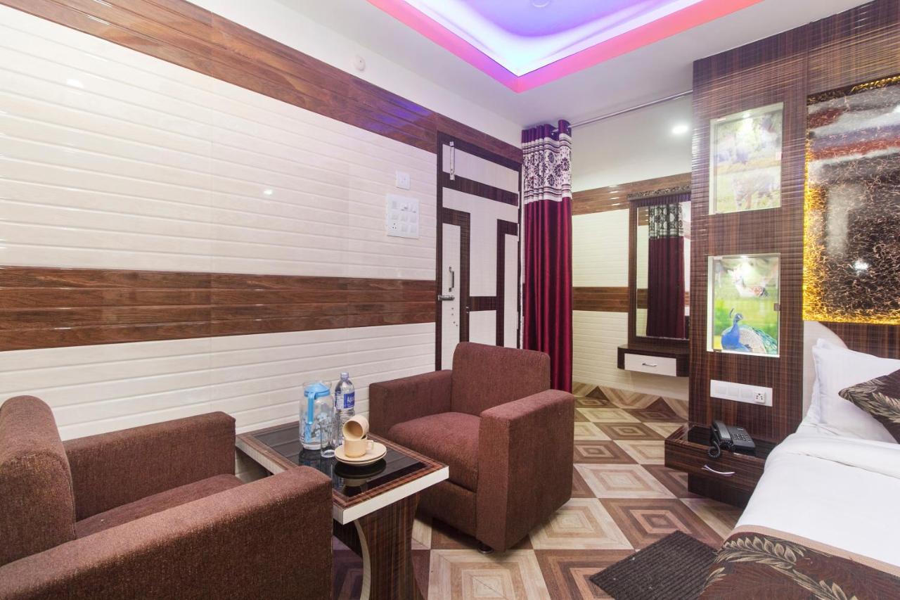 Oyo 16064 Tirupati Lodge Силигури Экстерьер фото