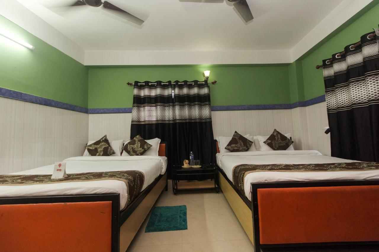 Oyo 16064 Tirupati Lodge Силигури Экстерьер фото