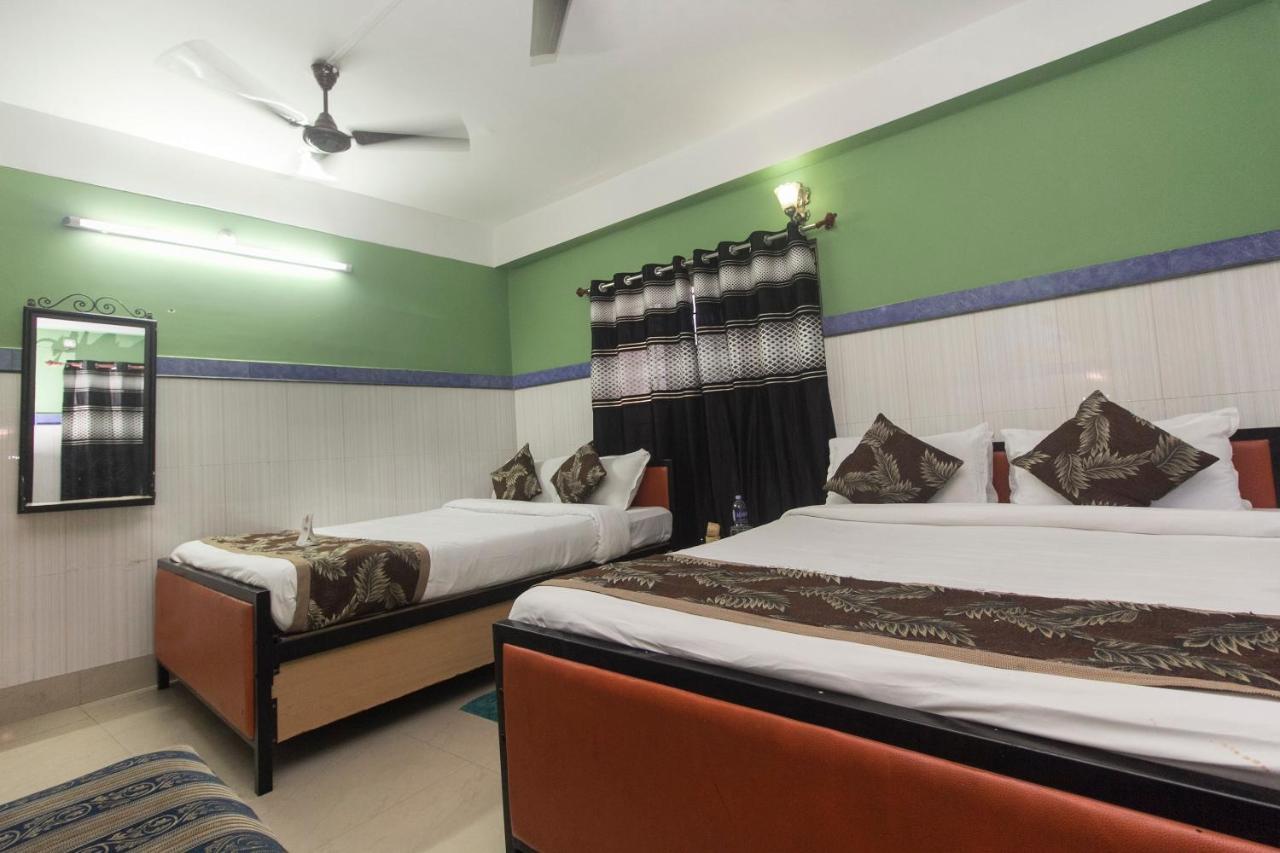 Oyo 16064 Tirupati Lodge Силигури Экстерьер фото