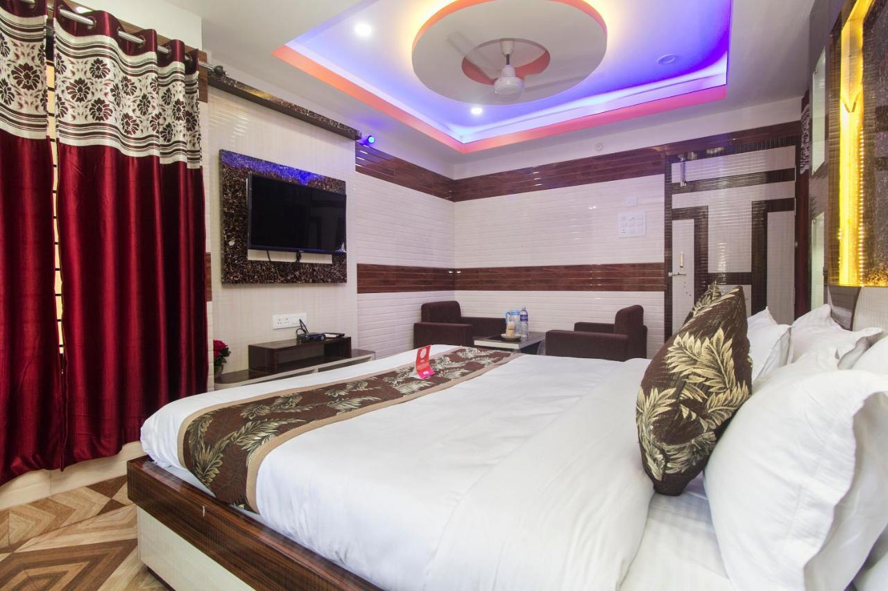 Oyo 16064 Tirupati Lodge Силигури Экстерьер фото